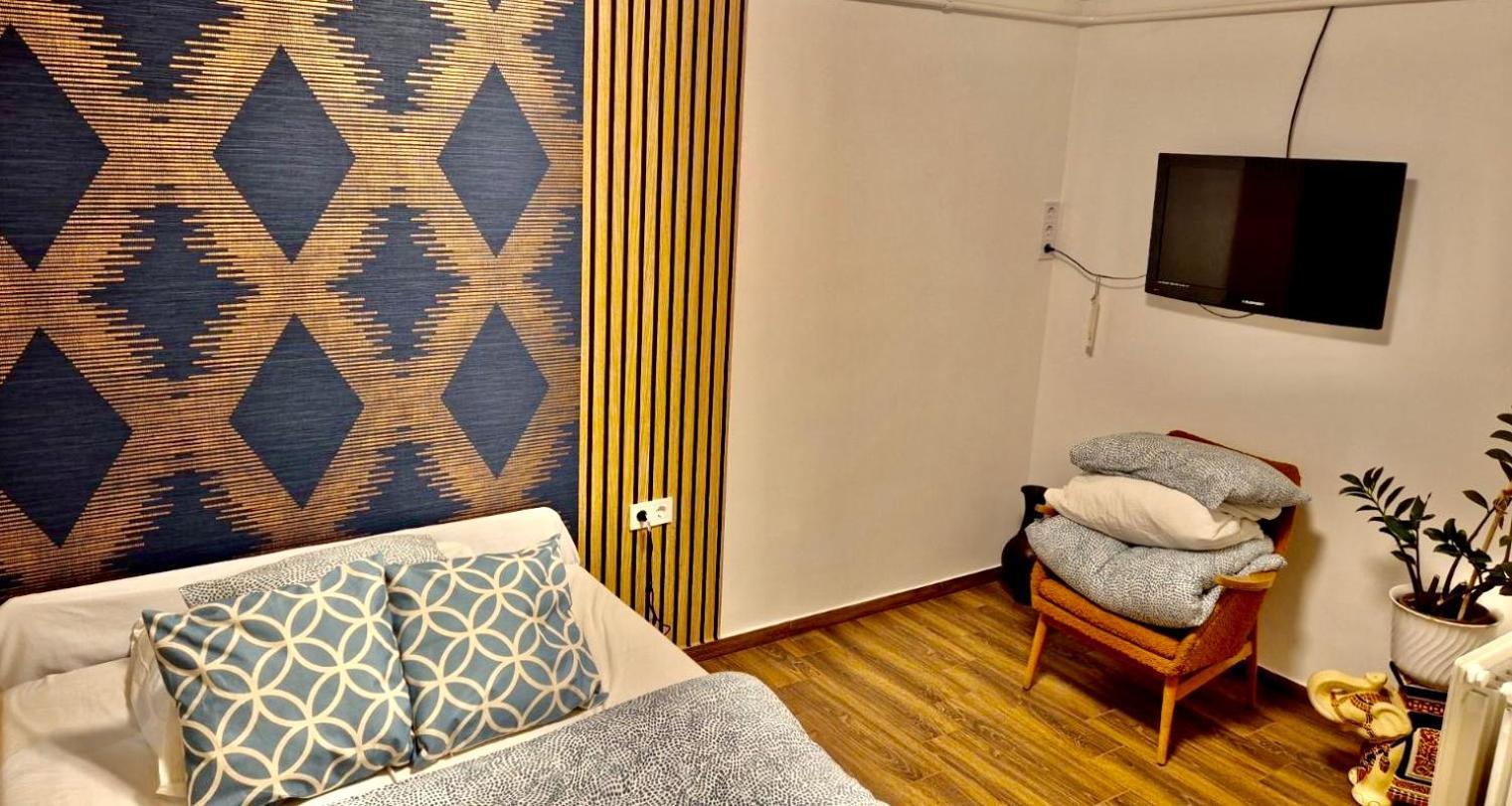 2 Rooms Retro Guesthouse In A Silent Garden Vecsés Eksteriør billede